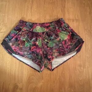 Lululemon Floral Shorts Size 6 Hotty Hot Low Rise 2.5"